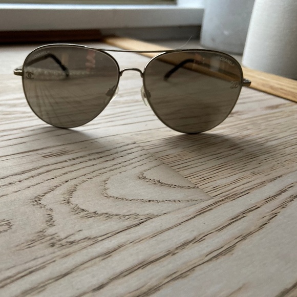 Chanel Aviator sunglasses - Picture 2 of 5